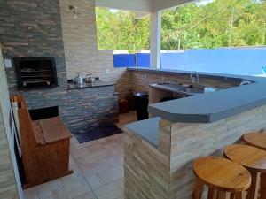Casa com Piscina e ampla area de festas