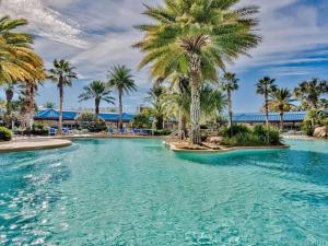 Penthouse Amazing Gulf Views Walk Beach or Shuttle Suite sleeps 6