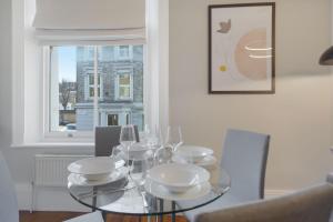 Chic 1 Bed Terrace Apartment in Notting Hill FREE WIFI by City Stay Aparts London