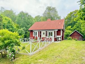 Charming little Swedish cottage in the Big Woods
