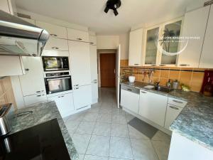 Appartements La Fregate - Grand Appartement avec vue sur la mer - Piscine : photos des chambres