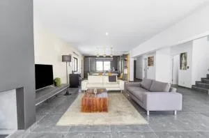 Modern Mile 16 Beach Estate Home - Swartwater