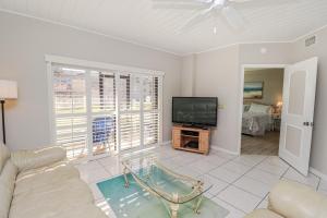 Ocean Village Club Q16