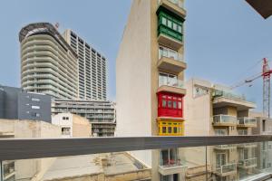Amazing Location in St Julians, Paceville 2 Bedroom, with Balcony by Vaganza