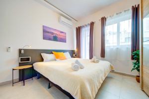 Amazing Location in St Julians, Paceville 2 Bedroom, with Balcony by Vaganza