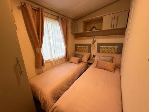 Luxury Seaside Caravan