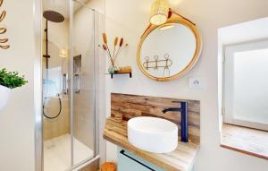 Maisons de vacances Studio, aire de loisirs avec piscine : photos des chambres