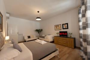 Piazza del Popolo - The Heart of Rome