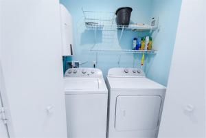 Beach Baby Brand New Pool Golf Cart included 3BR