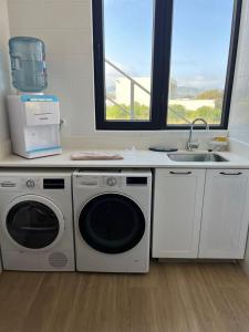 Beautiful house with a great view of the golf course!