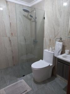 New Spacious & Bright 2BR & 2BA, Pool & Beach Shuttle, WIFI & AC Gold Reef 209