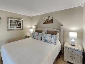 Ocean Breeze West 306