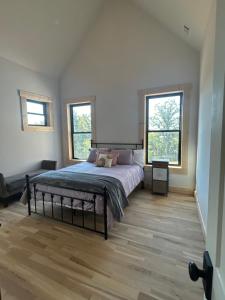 Dahlonega Mountain Creekside Oasis 4 Bedroom