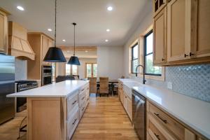 Dahlonega Mountain Creekside Oasis 4 Bedroom