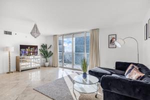 Best views, 2 balconies, 2 bedrooms, pool, gym, parking