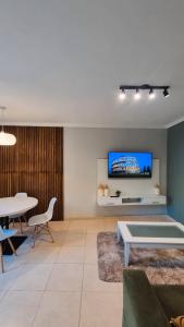 Cómodo departamento con jardín sobre Avenida Libertador