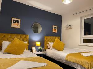 5 Bedroom House - 10 Beds - City Centre - Parking