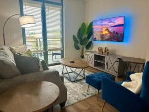 Beautiful Arlington Apartment with Pool & Parking! - Jefferson Park