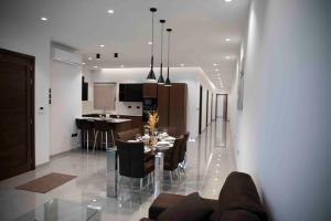 Flat 3, nearby Beaches & Countryside, with Terrace