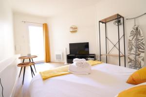 Appartements Le Neo - Studio chic avec sa cour privative et fibre : photos des chambres