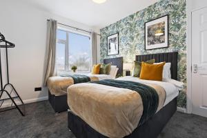 Luxury 4-Bed Home Coventry - City Centre with FREE Parking & Garden