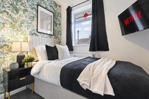 Luxury 4-Bed Home Coventry - City Centre with FREE Parking & Garden