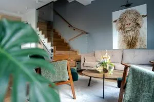 Dom Black & Vibe - z ogrodem, blisko lasu, dobry design, workation - SpaceApart - Łomnica