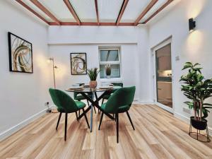 2-Bed Apartment - For Contractors & Business Travellers - Long Stays Welcome