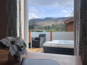 Dovestone Luxury Lodges sleeps 4 - pets welcome