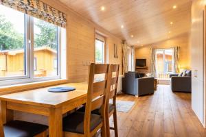 Dovestone Luxury Lodges sleeps 4 - pets welcome