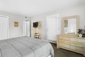 Golf Side Elegance 2BR Villa Hideaway