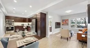 Casa St Clair - Suite -Style Suite w LRG Patio - Forest Hill