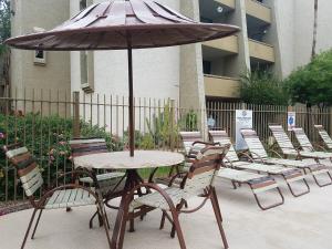 Modern Condo - Get to Old Town in Minutes!