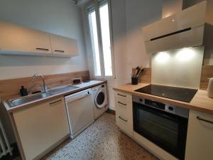 VUE EXCEPTIONNELLE sur la CATHÉDRALE, haut standing et garage privé