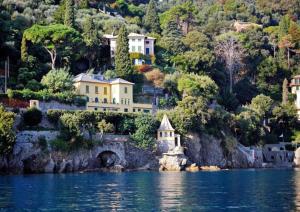 Portofino Deluxe Family Suite - balcony, sea view, private hotel beach img7