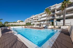 Modern Flat with 2 Bedrooms, Terrace, and Pool in Cala de Mijas