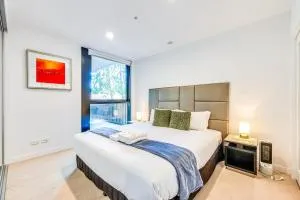 StayAU Convenient Apartment with Patio in Box Hill - Doncaster