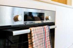 StayAU Convenient Apartment with Patio in Box Hill