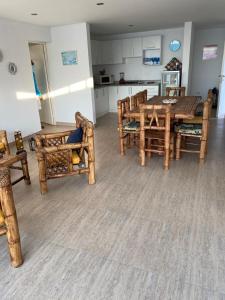 Dúplex 4 dormitorios frente al mar