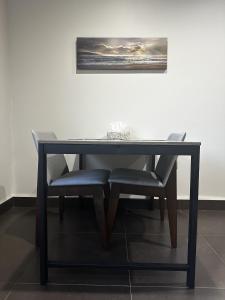 Luxury Vancouver Suite Near Skytrain with Direct Access to YVR & Downtown