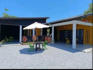 Quarto 2 Privado Confortável em Pontal do Sul - Maciel