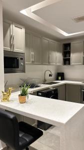 شقة فاخرة ومميزة في حي الملقا - luxury premium apartment in Al Malaga