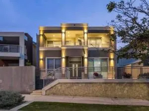 Luxury Beachside Residence - Coogee