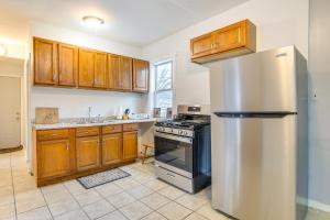 2 Mi to Red Line Chicago Home Near Sherman Park