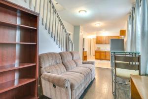 2 Mi to Red Line Chicago Home Near Sherman Park