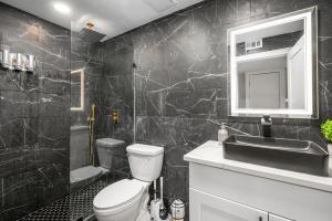 Fully Equipped 1BR with King Bed, Pool & Free Parking