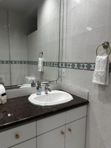 Luxury Vancouver Suite Near Skytrain with Direct Access to YVR & Downtown