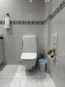 Luxury Vancouver Suite Near Skytrain with Direct Access to YVR & Downtown