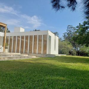 Casa de Campo con lago en Mala