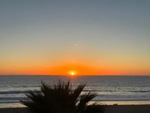 Beachfront 4BR Luxury Top-Floor Escape - El Segundo